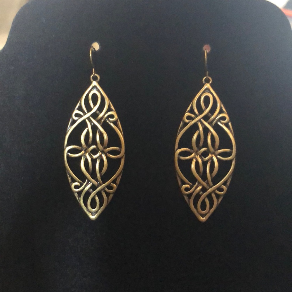 Gold ivy earrings